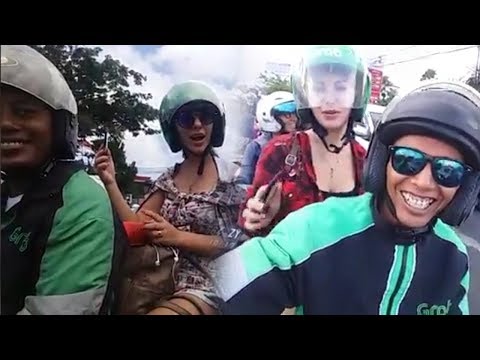 Terjebak Macet saat Naik Ojol di Bali, Bule Cantik Rusia Lakukan Hal tak Terduga di Atas Motor