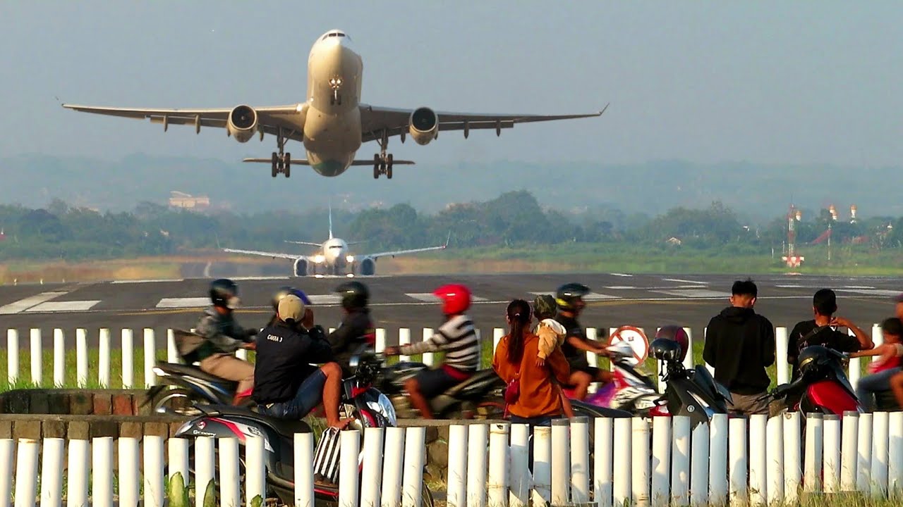 LIHAT DARI DEKAT PESAWAT GARUDA, NAM, LION, AIR ASIA LANDING & TAKE OFF DI BANDARA ADI SOEMARMO SOLO