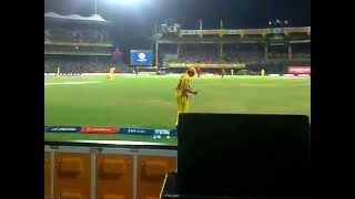 raina rock's-show's his hands to his fan's