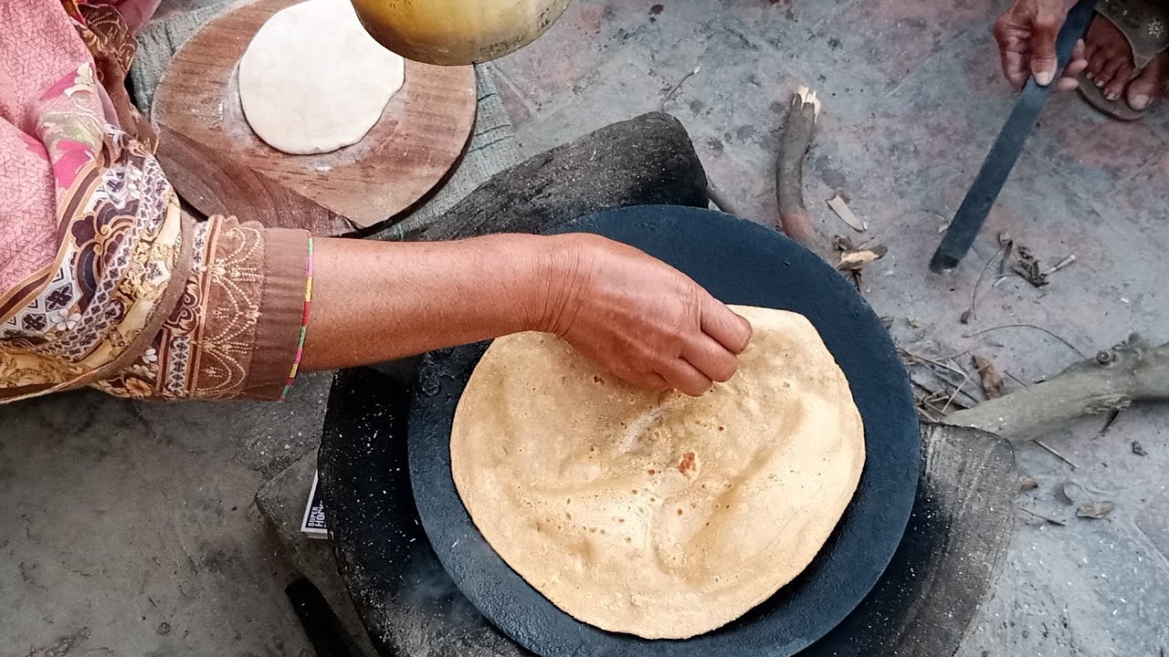 Roti Prepared By Pakistani Village Women Living Village Life Routines ...
