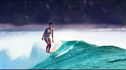 Kassia Meador & Kelia Moniz Freesurf Hainan Island...
