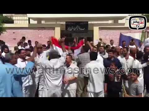 عمال دومتي يرقصون على هتاف تحيا مصر
