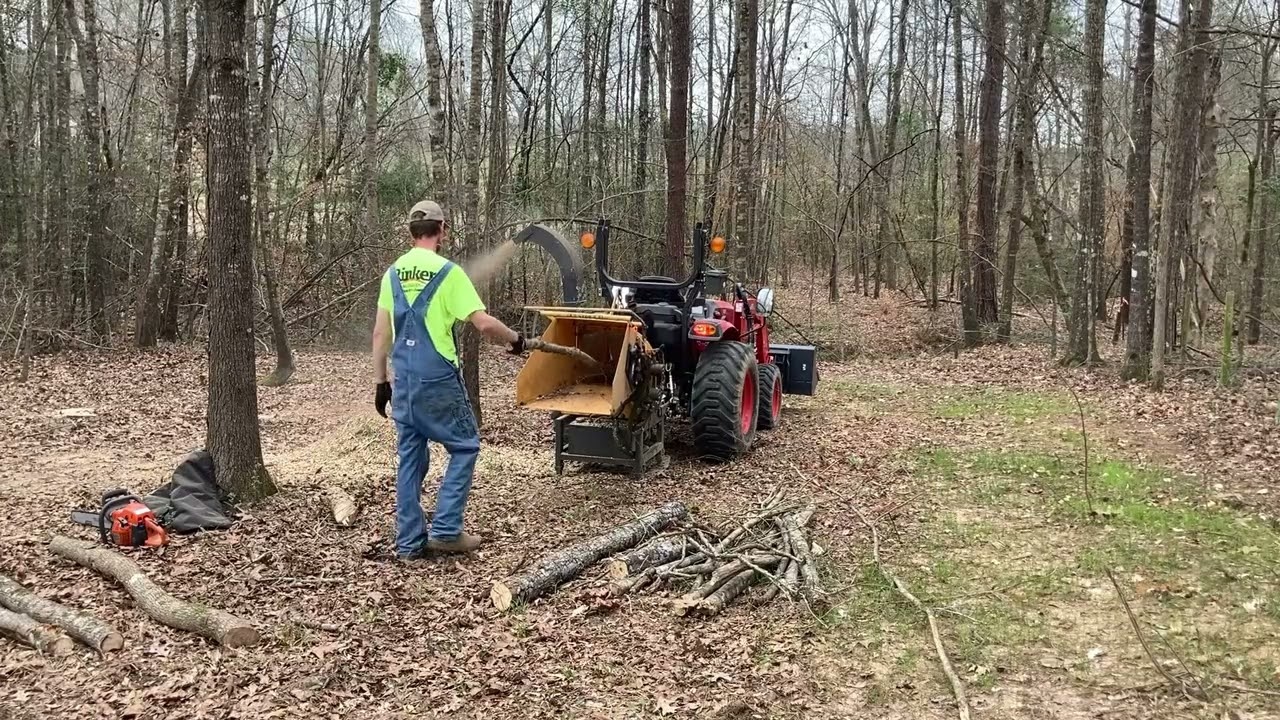 WoodMaxx WM 8H behind a Kioti 3510HST #kioti #woodchipper