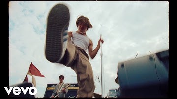 Oliver Malcolm - Runaway (Official Video)