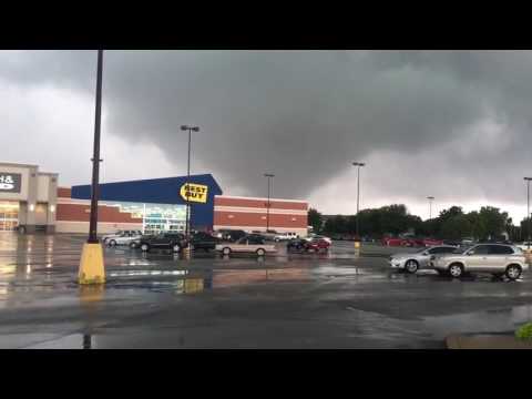 tornado approaches starbucks in kokomo indiana 2 youtube kokomo indiana