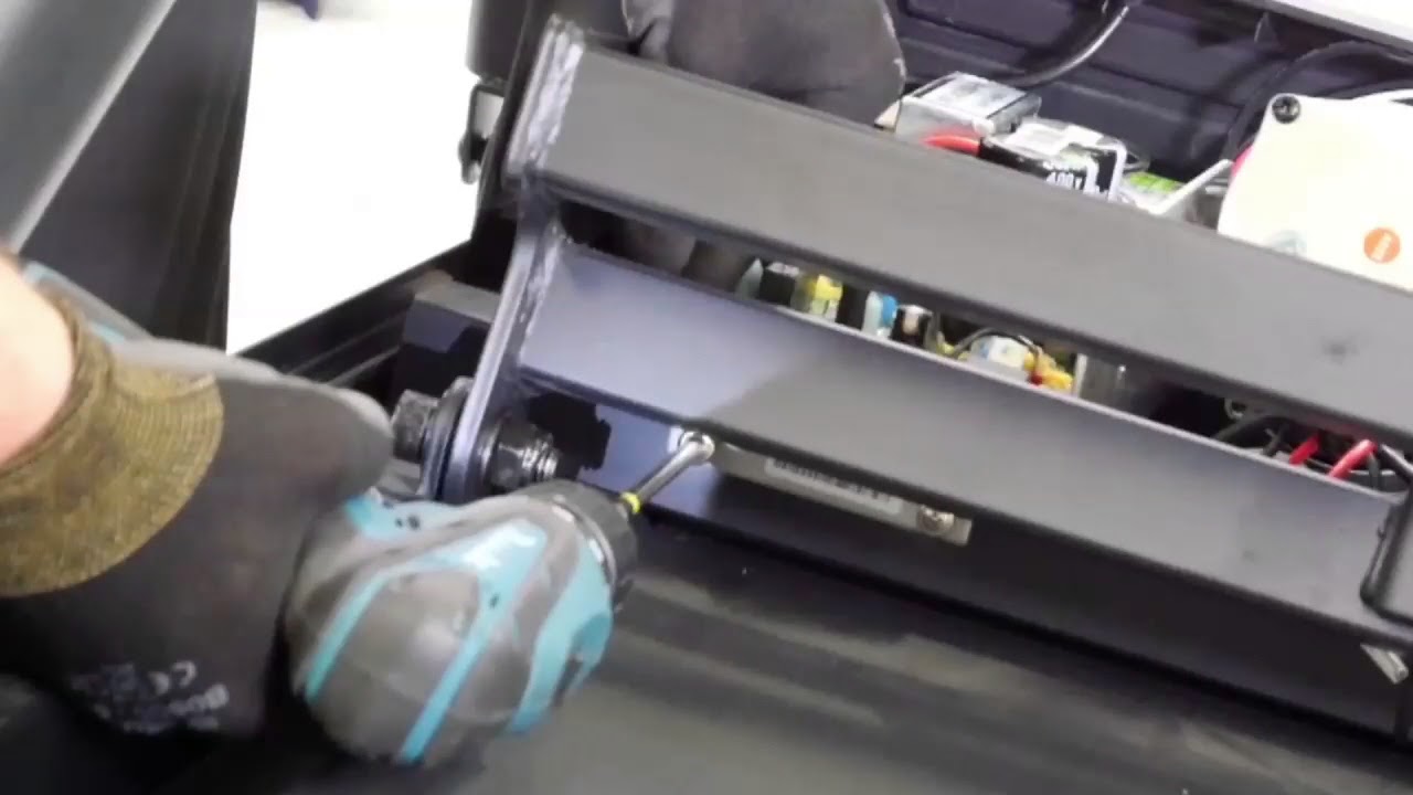 How to change the control card on an Intense Run treadmill ?