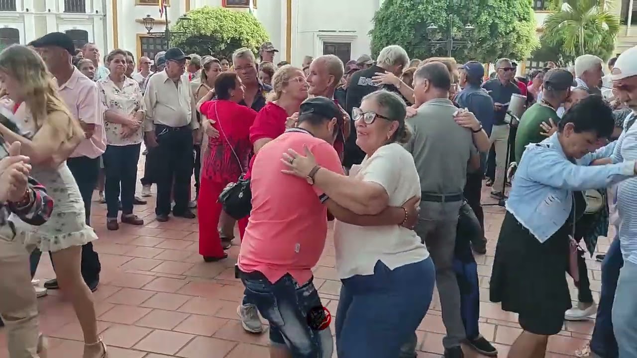 Mi sombrerito 🤠 que tú me regalaste 🎁 interpretado por Fusión 4 Aprende a bailar todos los Domingos