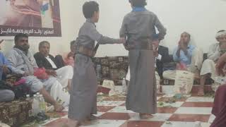 طفلان رائعان (رقص لحجي ) .. غناء الفنان فيصل الرياشي