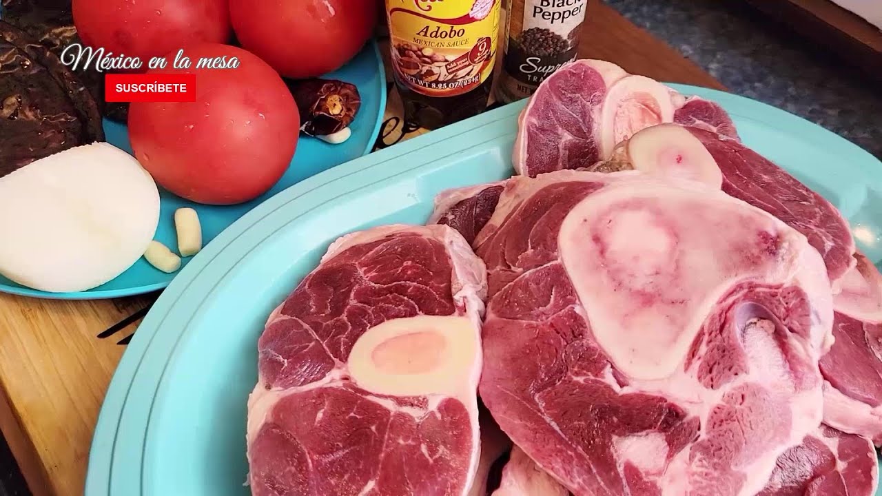 Chamorro De Res Adobado Acompañado De Arroz Y Caldo De Verduras Muy