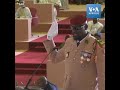 Le colonel Doumbaouya prête serment comme président de transition