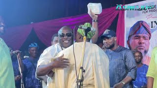 SAHEED OSUPA SHOCK SULE ALAO MALAIKA ON STAGE WITH HUGE CASH GIFT