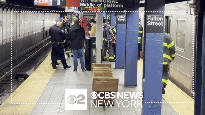 Man Pushes Girlfriend Onto Subway Tracks In Lower Manhattan Police Say