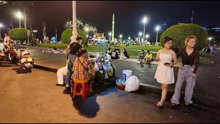 Amazing Cambodian street food 2026 - Walking in Riverside Night Traditional Market, Phnom Penh #382
