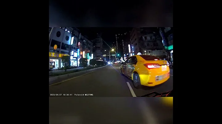 小黃...我...我有打方向燈啊 你撞我的.... - 天天要聞
