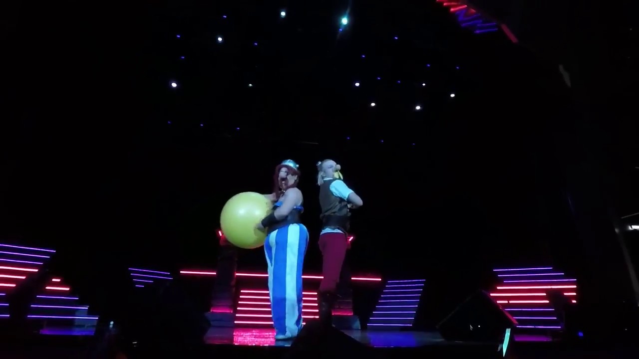 Juggling, Comedy, Circus, Variety, Entertainment, Performance.