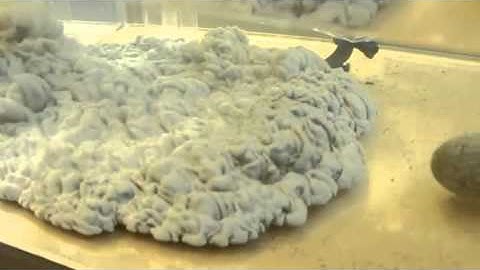 Effect of confinement on a turbidity current