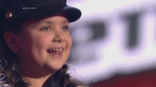 Video thumbnail of "The Voice Kids Cute Singer in the Program"