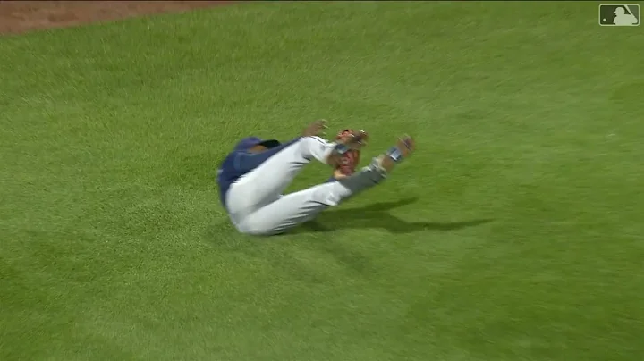 Randy Arozarena spectacular diving catch: 4/5/2021