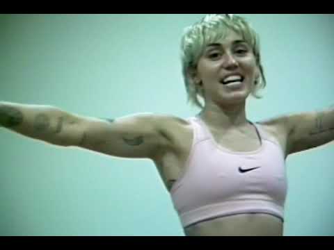 Miley Cyrus – Super Bowl Pre-Show Prep