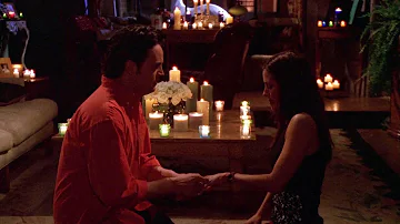 Qual episódio Monica pede Chandler em casamento?
