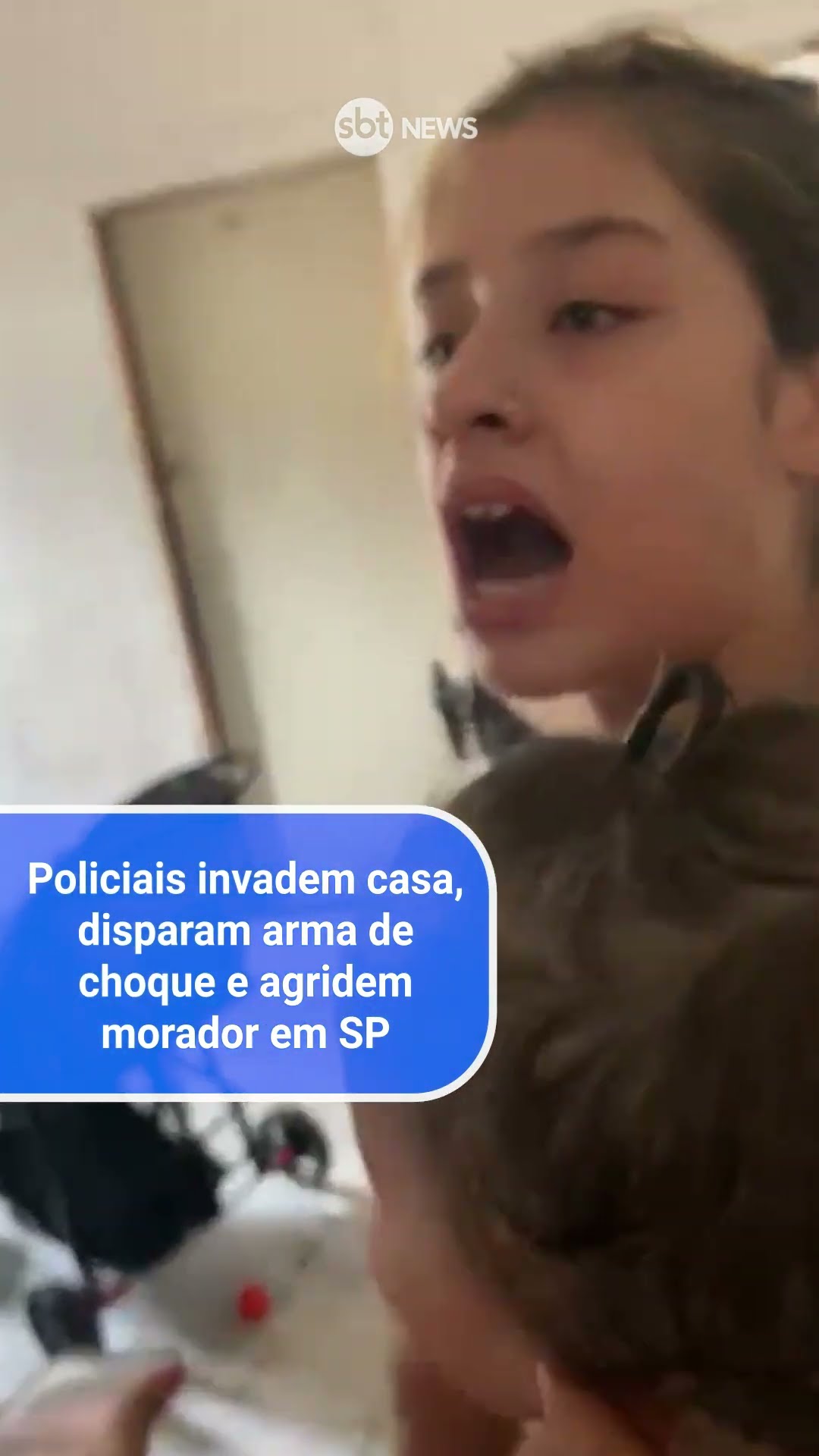 Policiais invadem casa, disparam arma de choque e agridem morador em SP
