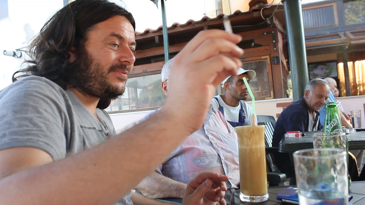 Yunanistan'da Kahvehanede Türkçe Konuşuyorlar-1