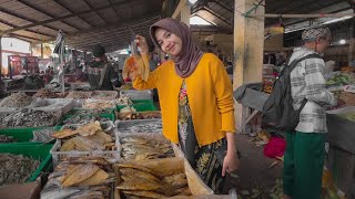 Rutinitas Neng Elin Gadis Desa Cianjur, Belanja Bahan Liwet Ke Pasar Tradisonal & Jajan Ke Indomaret