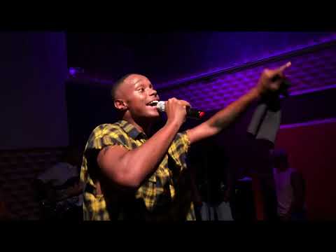 Avery Wilson Singing Don T Leave By Blackstreet