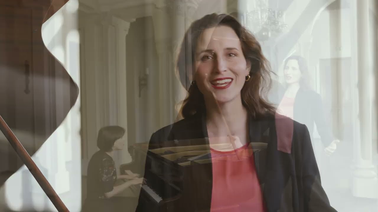 "Irgendwo auf der Welt" by Werner Richard Heymann | Pia Davila Soprano, Linda Leine on Piano