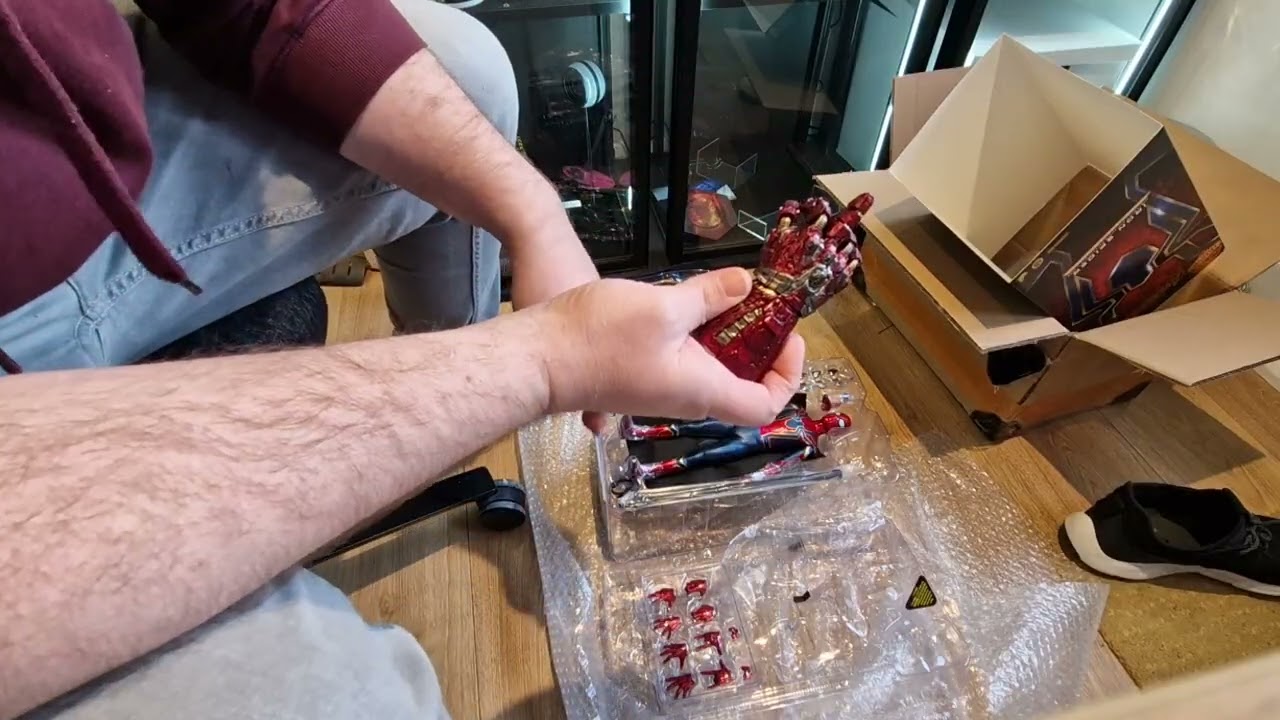 Unboxing Iron Spider 2.0 from Toys Assemble