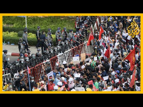 ميانمار.. شرطة مكافحة الشغب تستخدم الغاز المسيل للدموع لتفريق المتظاهرين