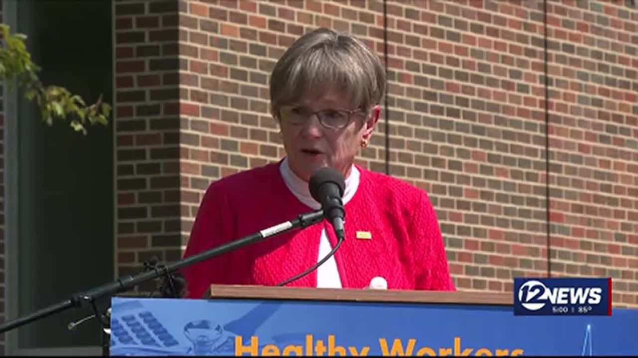 Gov. Laura Kelly pushes again for Medicaid expansion - YouTube