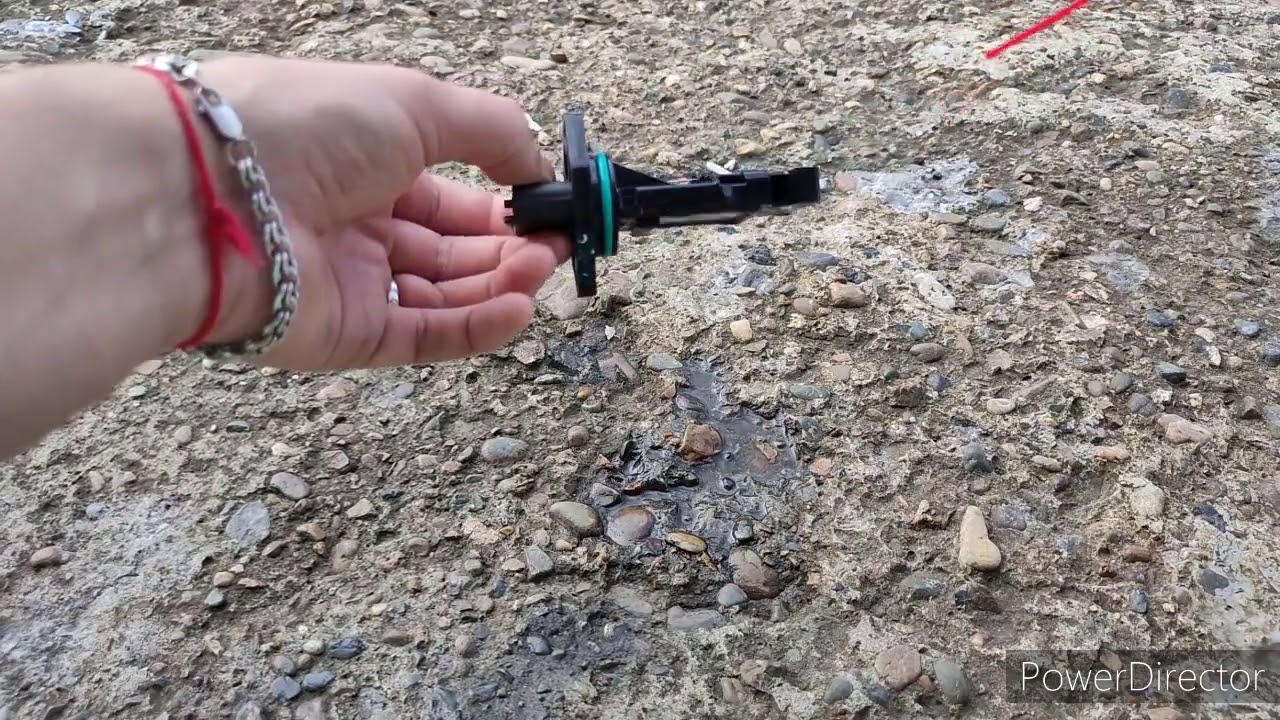 Чистка датчика ДМРВ на Приоре. - YouTube