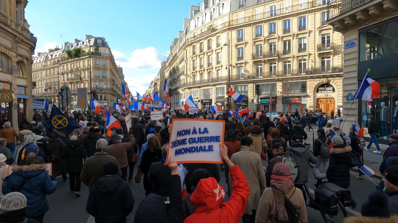 Manifestation, marche pour la paix au départ de Port Royal à Paris le ...