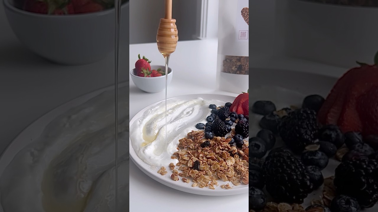 Greek Yogurt and Berry Bowl with Homemade GRANOLA 🫀