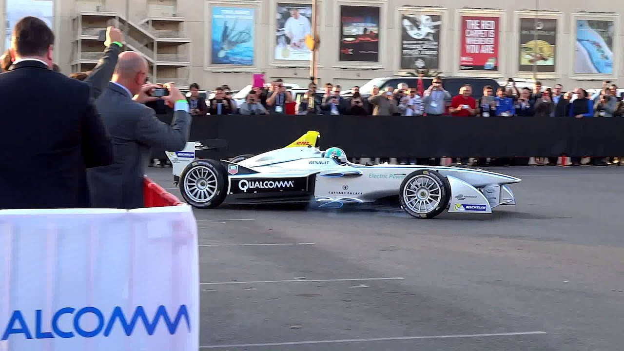 CES 2014: Spark-Renault SRT_01E Formula E car in action