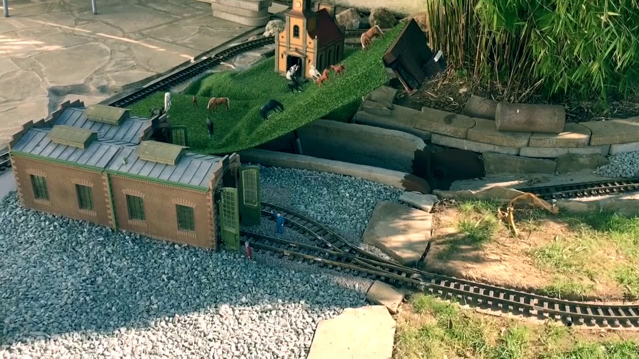 Die Einfahrt in den Schattenbahnhof ! LGB, Spur G, Gartenbahn, Piko