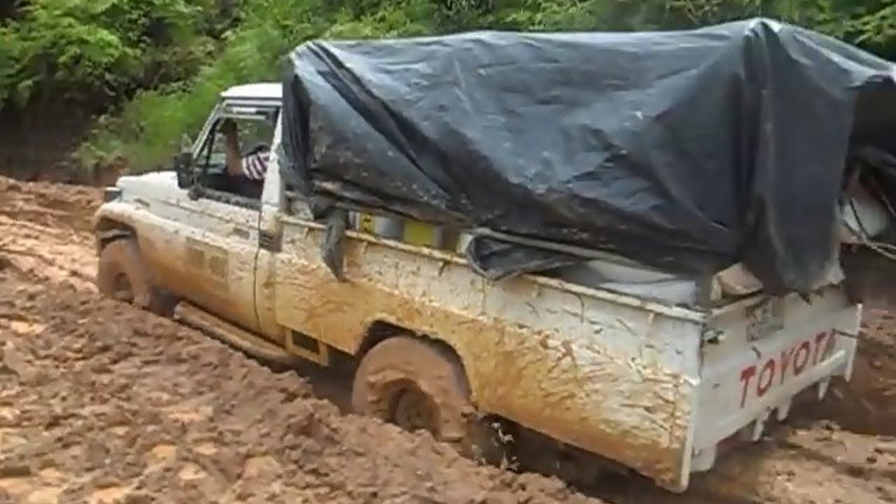 TOYOTA LAND CRUISER OFF ROAD 4X4 STUCK IN MUD YouTube