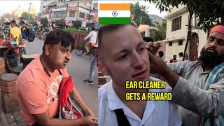 Indian ear cleaner gets a reward 🇮🇳 | ear cleaning india | Indian strret ear cleaner | ear picking