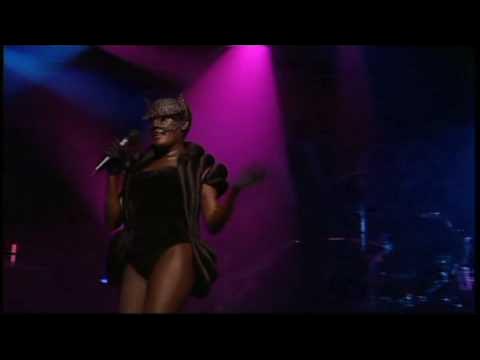 GRACE JONES - PULL UP TO THE BUMPER - Basel Bâle 2009