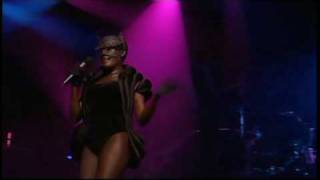 GRACE JONES - PULL UP TO THE BUMPER - Basel Bâle 2009