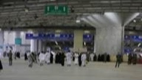 Pilgrims flock to Mina for the stoning of Satan