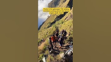 porter & TNI sedang membawa jenset pulang dari rinjani #rinjani #hiking #mountains #travel #fyp
