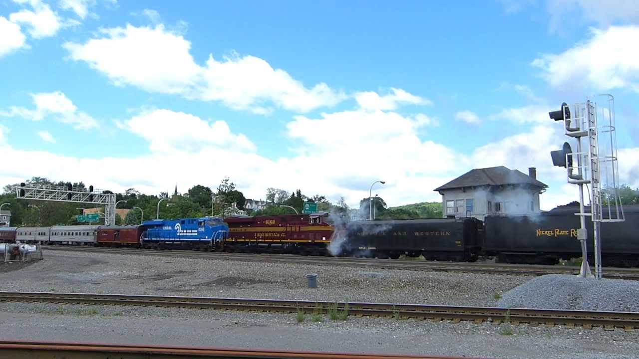 bnsf 5729 NP 765 passing Altoona Tower