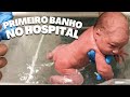 PRIMEIRO BANHO DO BEBÊ NO HOSPITAL | Enfermeira Eva ensinando o PAPAI a dar banho no bebê Moisés