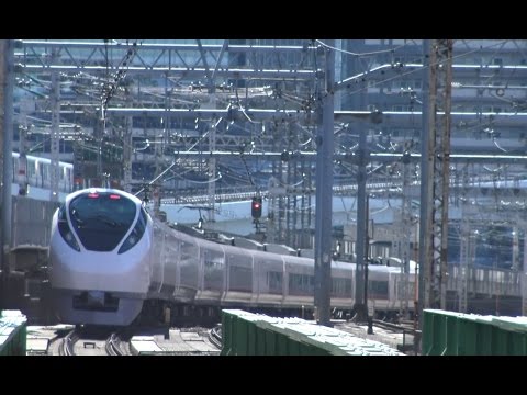 快晴の新橋駅を通過して品川に向かっていく上野東京ライン常磐線下り特急ときわE657系