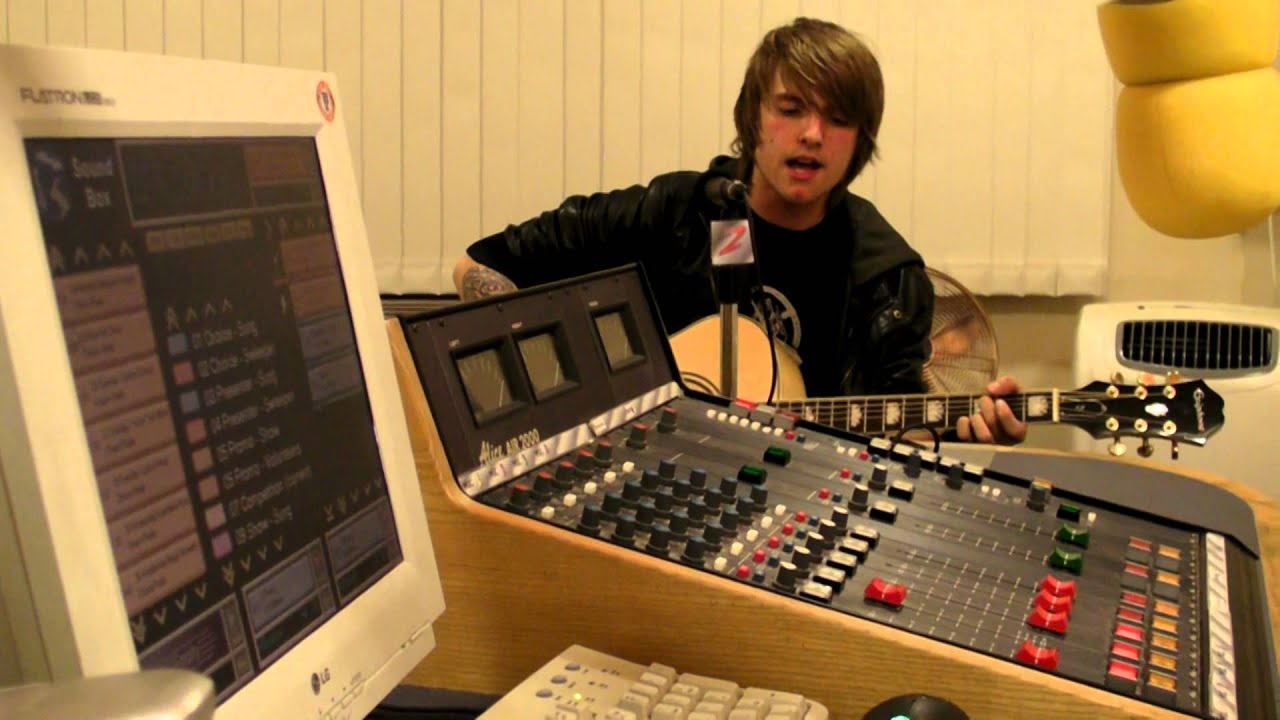 David Young - Drive (live at Choice Radio, Worcester - 15th January 14) adlı videoyu YouTube'da izle David Young - Drive (live at Choice Radio, Worcester - 15th January 14) adlı videoyu YouTube'da izle