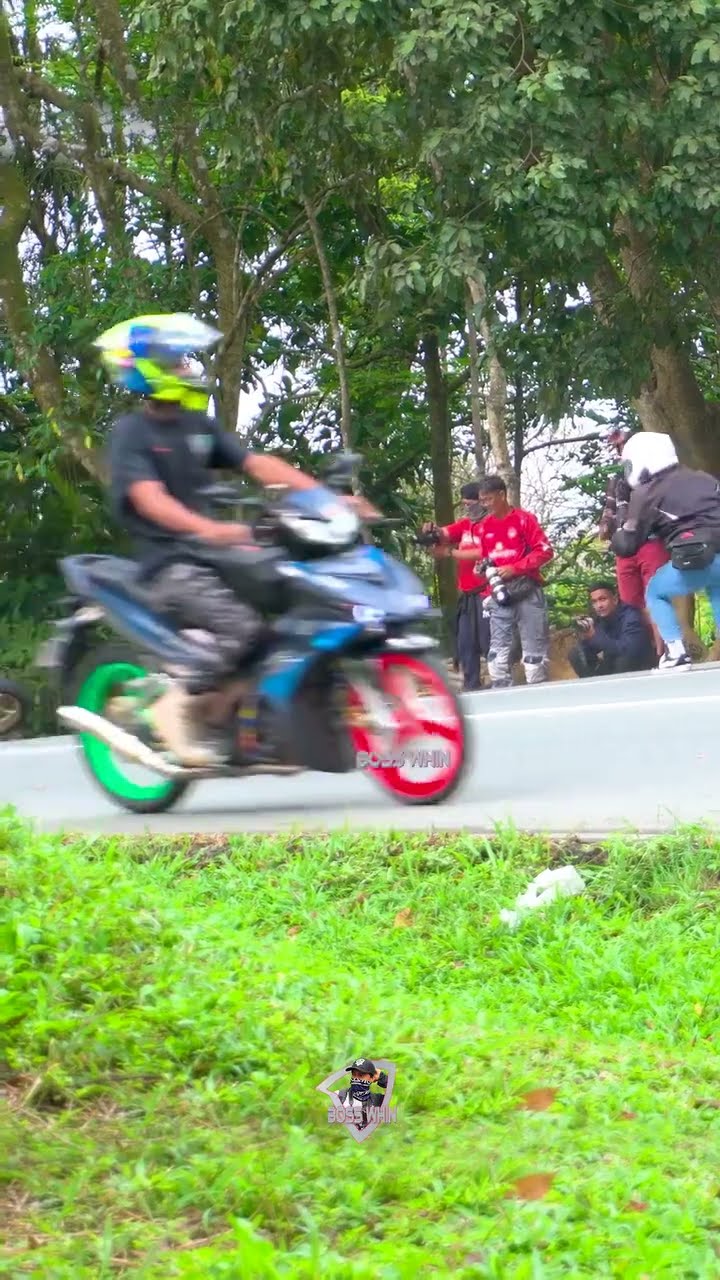 Motoristang todo tricks sa kalsada, sumemplang?! | Pinoy MD
