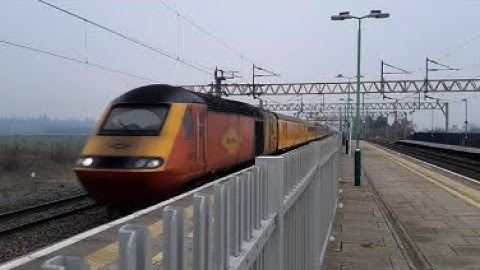 Colas Rail 43257 and 43301 work a PLPR test train at Cheddington 10/03/25