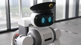 コロナで加速「アナタノカワリ」　ビル内を巡回する遠隔操作警備ロボット「ユーゴー」